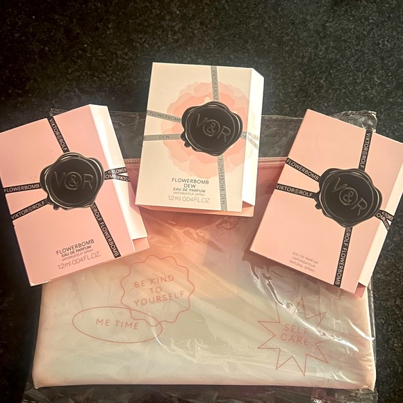 Three flowerbomb samples and small pouch - Picture 1 of 1